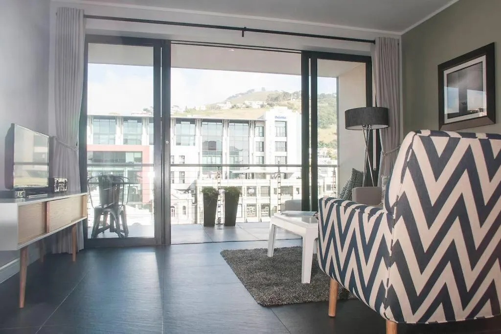 Lovely 1-Bedroom De Waterkant Apt With Parking And Wifi Cape Town 0*,  South Africa