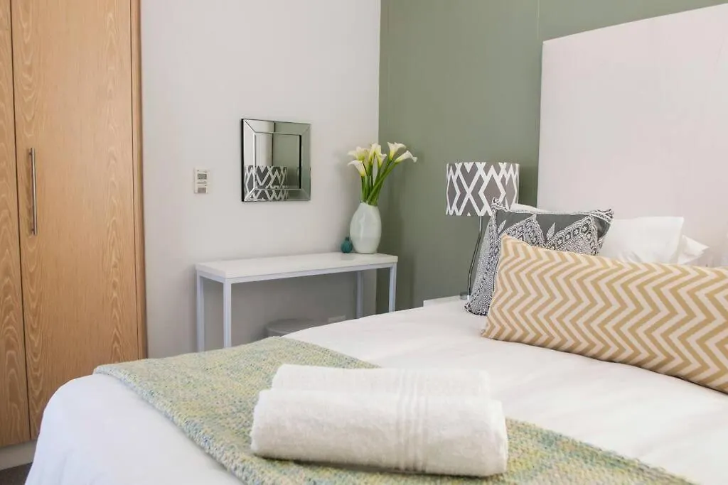Lovely 1-Bedroom De Waterkant Apt With Parking And Wifi Cape Town Apartment
