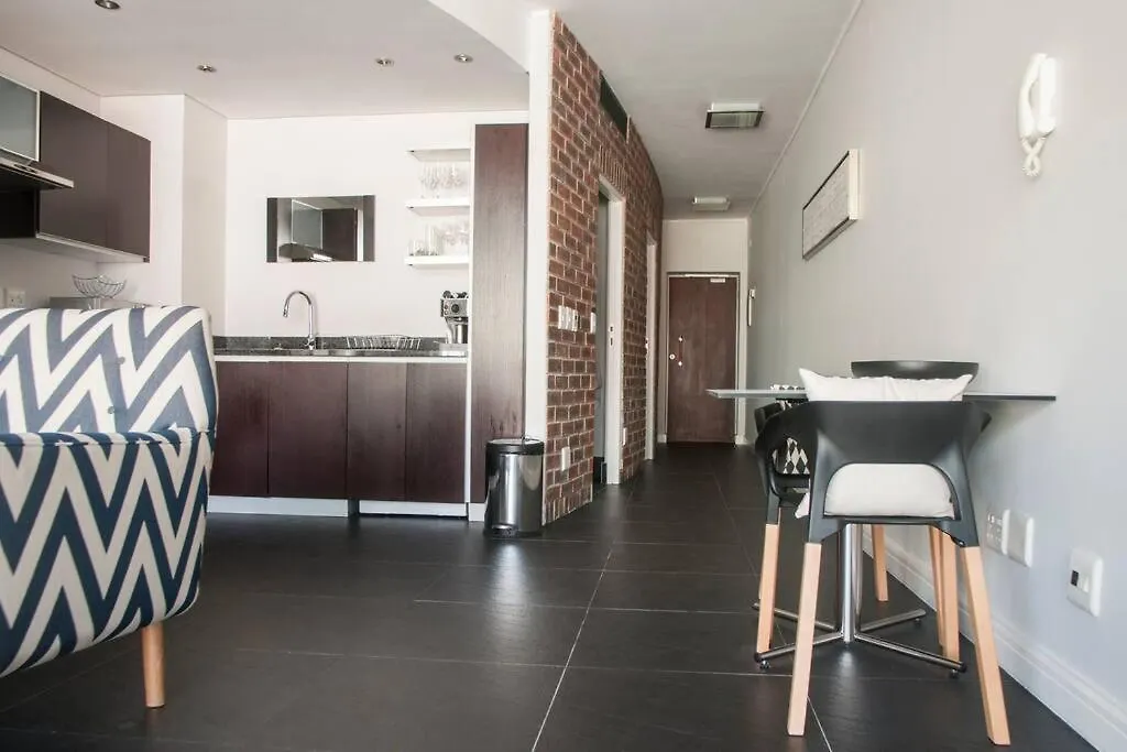 Lovely 1-Bedroom De Waterkant Apt With Parking And Wifi Cape Town Apartment
