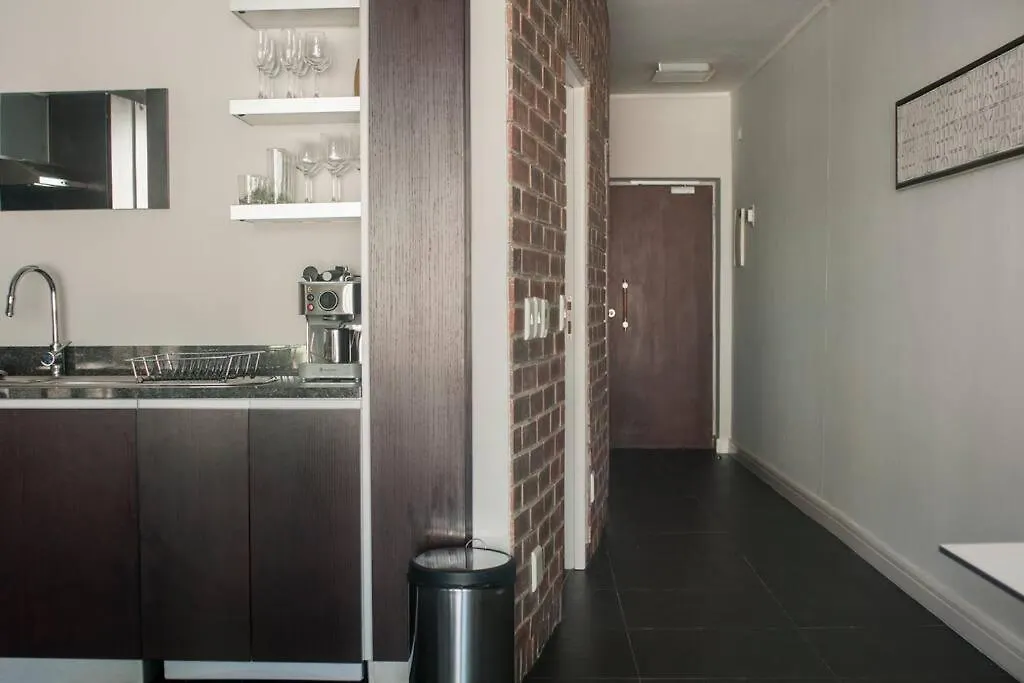 Lovely 1-Bedroom De Waterkant Apt With Parking And Wifi Cape Town Apartment